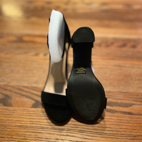 Women’s Soda Shiner Heel - Size 7. - Picture 3 of 5